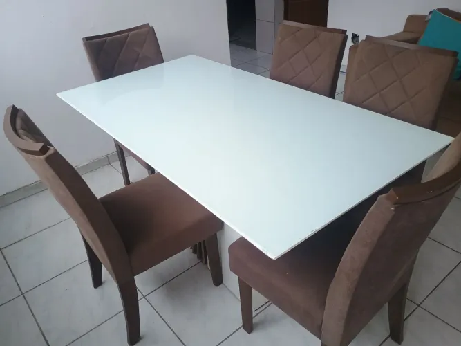 Mesa de Jantar 6 Lugares 1,70m x 0,90m Vidro Branco com 6 Cadeiras Estofadas Moderna