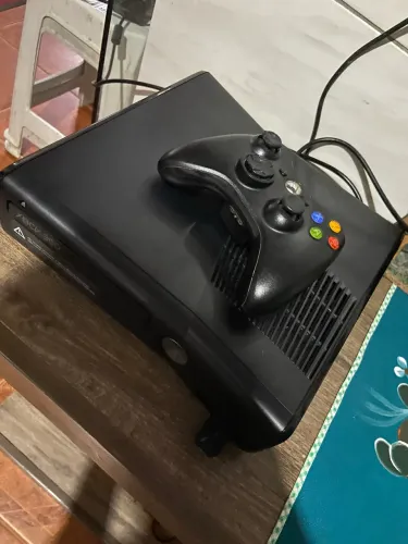 Xbox 360 slim em perfeito estado de funcionamento