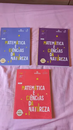 Livros de matemática e ciências da natureza - ensino médio