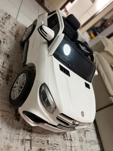 VENDO CARRINHO ELÉTRICO MERCEDES AMG BATERIA MOURA SEMI NOVO