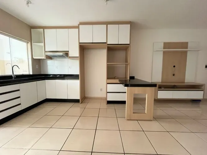 Apartamento Semi Mobiliado com 2 Quartos para alugar por R$2.100,00 - Rua Sete de Setembro
