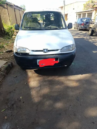 Peugeot Partner Furgão 1.8 3P 2000