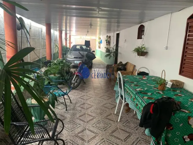 Casa com Ponto Comercial à Venda na Avenida Fernando Costa - Anápolis GO