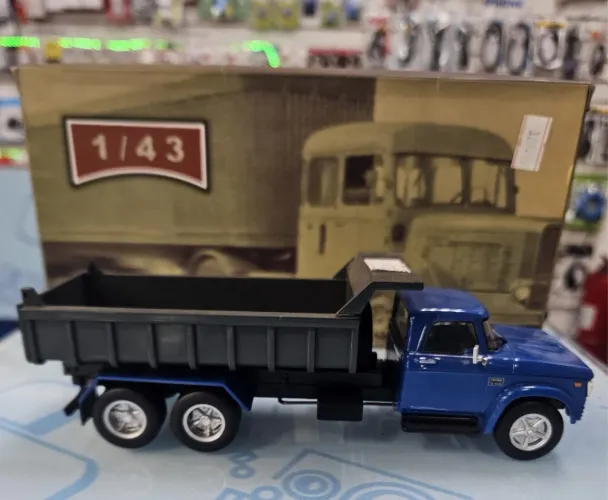 Miniatura caminhão 1/43