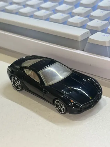 miniatura hot wheels ferrari 599 gtb preta