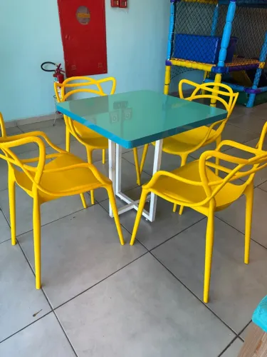 Conjunto de mesa MDF com 4 cadeiras