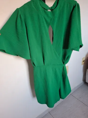 Peças de roupa em perfeito estado.