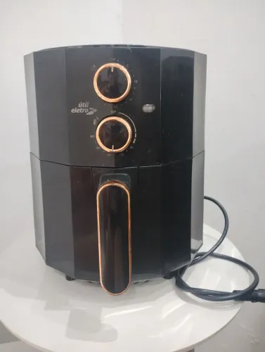 Vendo Air fry útil eletro semi nova