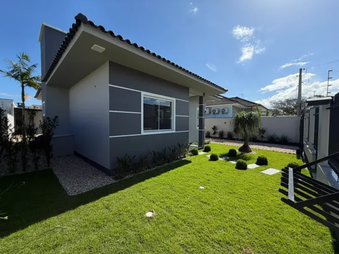 Casa com amplo terreno à venda em Tijucas/SC