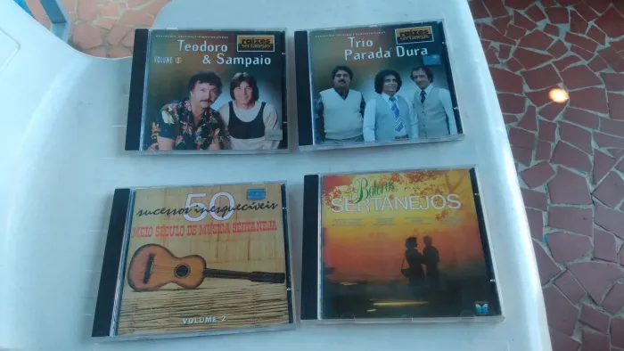 Kit 4 cds originais sertanejos em ótimo estado.