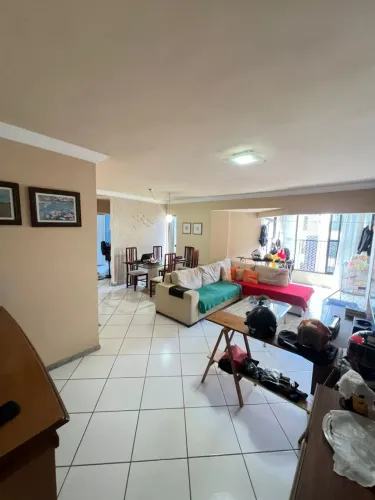 Vendo apartamento no Cohajap, 110m, 3 quartos, muito ventilado.