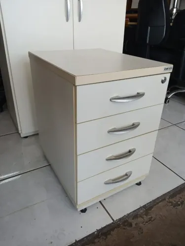 Armário gaveteiro para escritório em mdf com 4 gavetas em aço semi-novo conservado