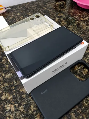 Celular impecável, semi-novo em ótimo estado de conservação