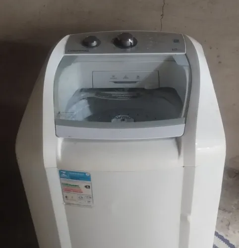 Máquina de Lavar Roupa Colomarq 12kgs semi nova.