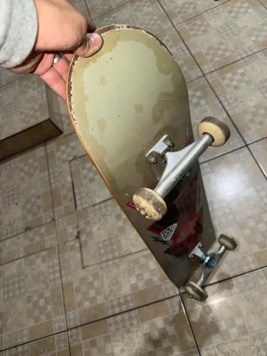 Skate novo semi profissional, pouco uso.