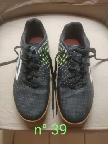 Tênis futsal Umbro nº 39