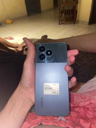 Vende-se celular realmi