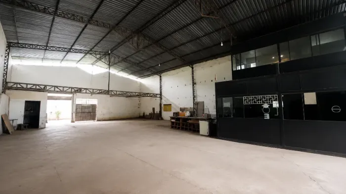 Pq. das Laranjeiras, Galpão com Terreno 2.800m², Pé direito 8m, Área para estacionamento
