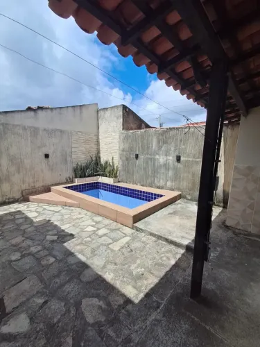 Alugo casa com piscina e 3 quartos a 7 minutos da Av. Epitácio e 400 metros da Av. Pedro I