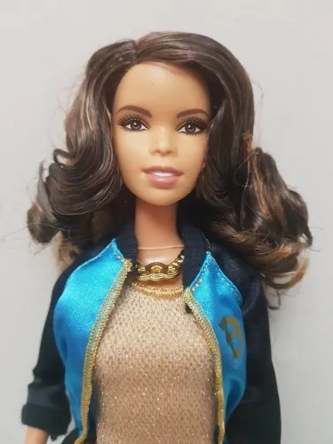 Boneca Barbie Dinah da coleção Fifth Harmony