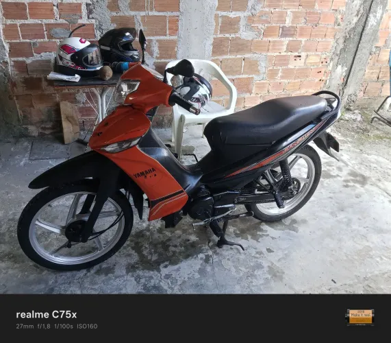 Moto recém revisada.