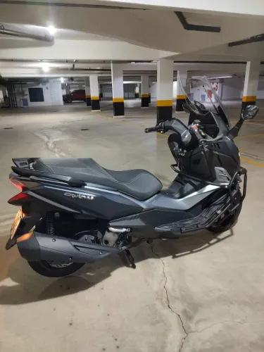 Moto Cruisym 300 2025