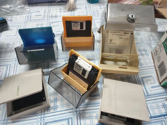 caixas  porta-disquetes vintage