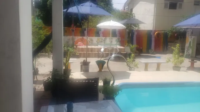 Mesa em fibra para piscina