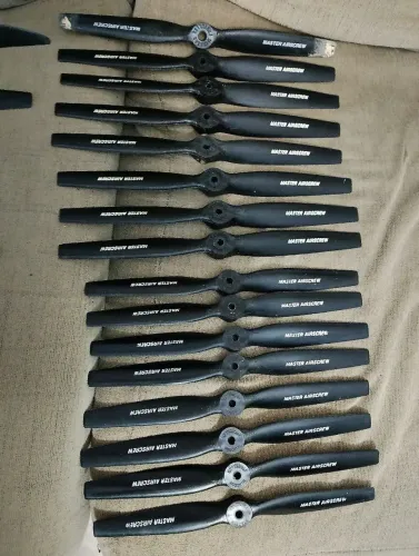 Vendo lote de hélices Master Airscrew para aeromodelos Glow.