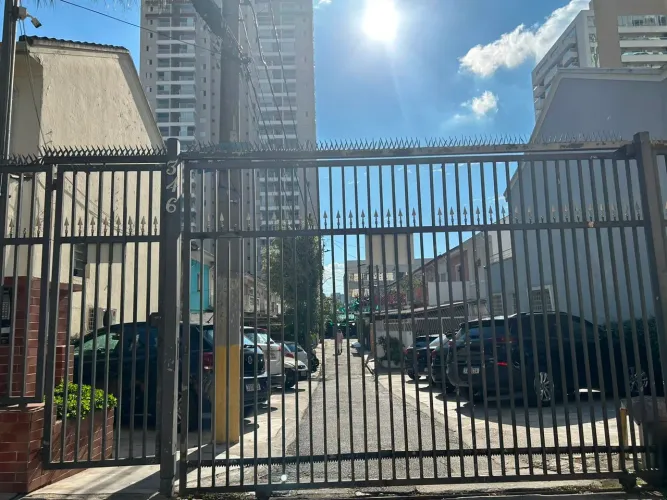 Vende-se casa em vila particular 