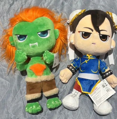 Pelúcias Street Fighter Blanka e Chun lee