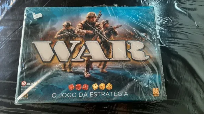 Jogo de tabuleiro clássico de estratégia War da marca Grow