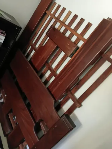 Cama de Casal de Madeira de Lei