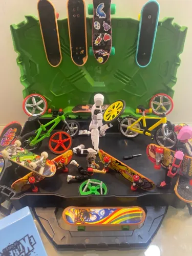 Lote Finger Skate + Bike de Dedo - 12 Skates, 2 Bikes, Maleta e Rampa