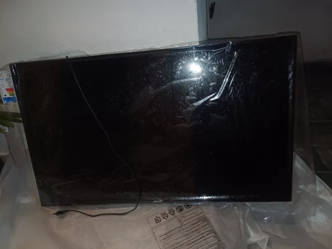 TV COM DEFEITO , PARA RETIRADA DE PEÇA!