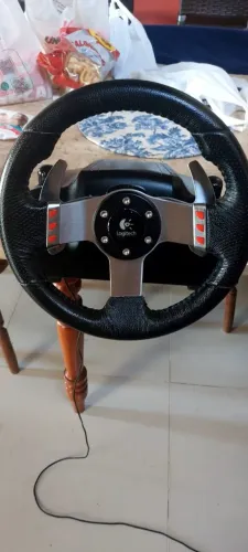 Volante G27 usado