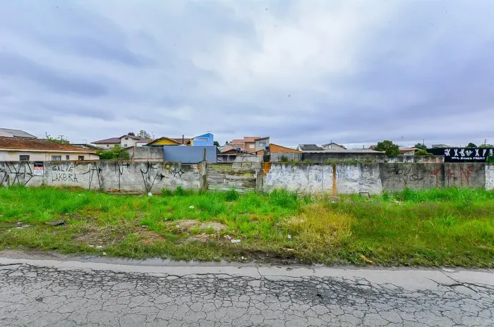 Imóvel para venda possui 456 metros quadrados em Cajuru - Curitiba - PR