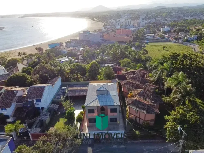 Casa Duplex com área de lazer, a venda em Guarapari-ES.