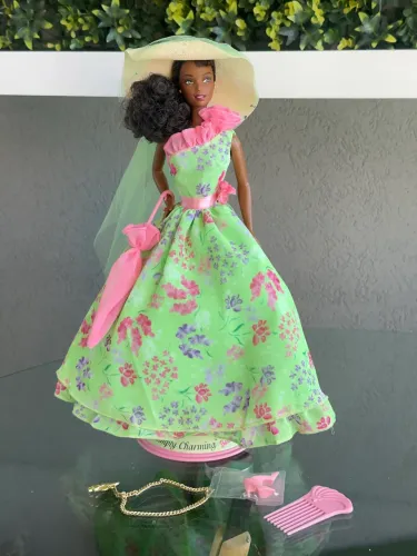 Boneca Barbie collector simple charming