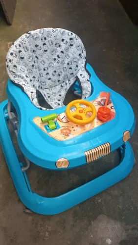 Andador bebê menos de 1mes usado