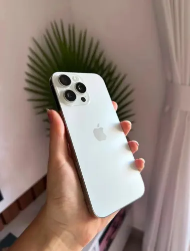 iPhone 16 Pro Max branco