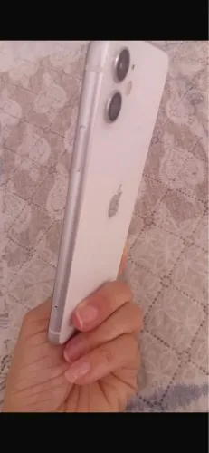 iPhone 11 64. 800