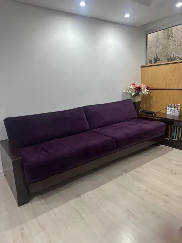 Sofá 4 Lugares em Veludo Roxo 2,53m - Sob Medida