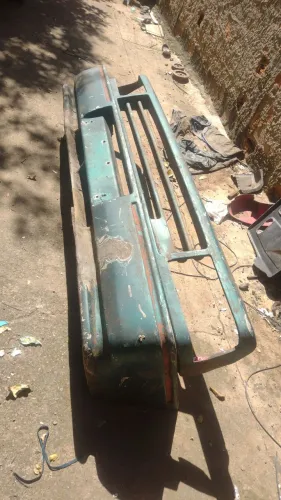 Vendo esse para-choque de camionete antiga e faço serviço de fibra de vidro 