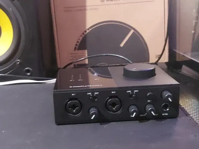 Áudio Komplete Audio 2 (Native Instruments)
