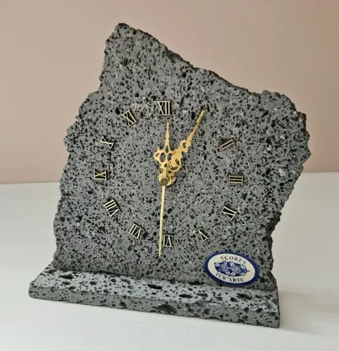 Relógio de Mesa Artesanal em Rocha Vulcânica (Açores, Portugal)
