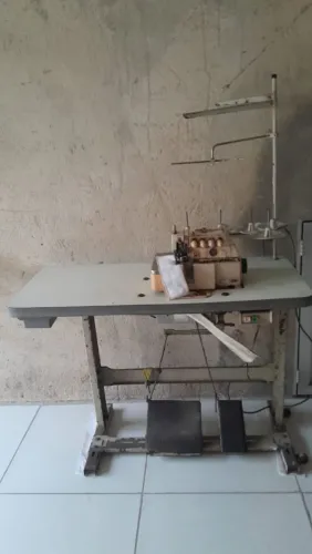máquina de costura interlock