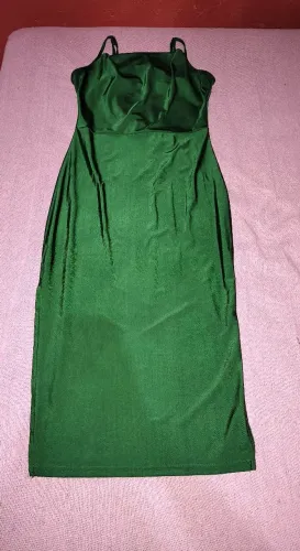 Vestido Midi Verde com Fenda Lateral 