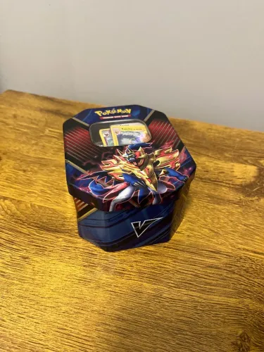 Lata Pokémon Zacian com Cartas (Aceito Negociações)
