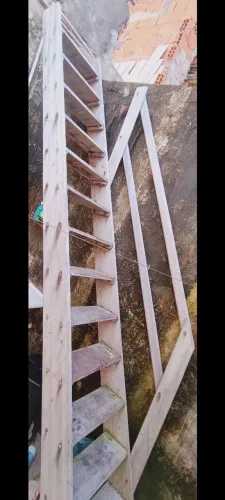 Escada de madeira boa